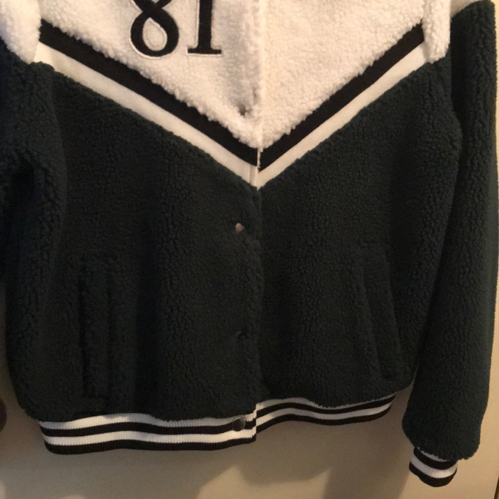 Guess jacket ๐๐๐๐ - Picture 3 of 9